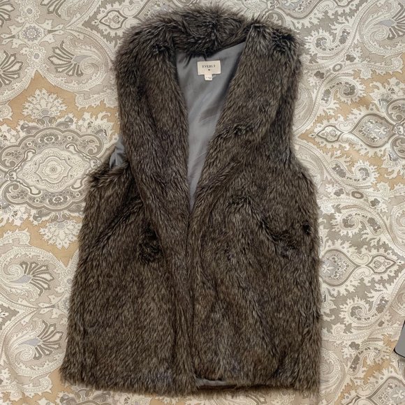 Everly Fur Vest SZ S - Picture 1 of 2